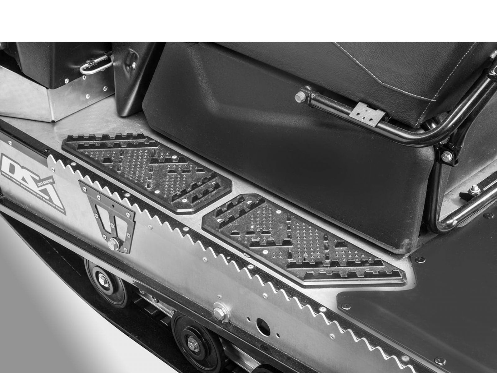 Снегоход STELS ЕРМАК 600L 2Т с 2-мя лыжами